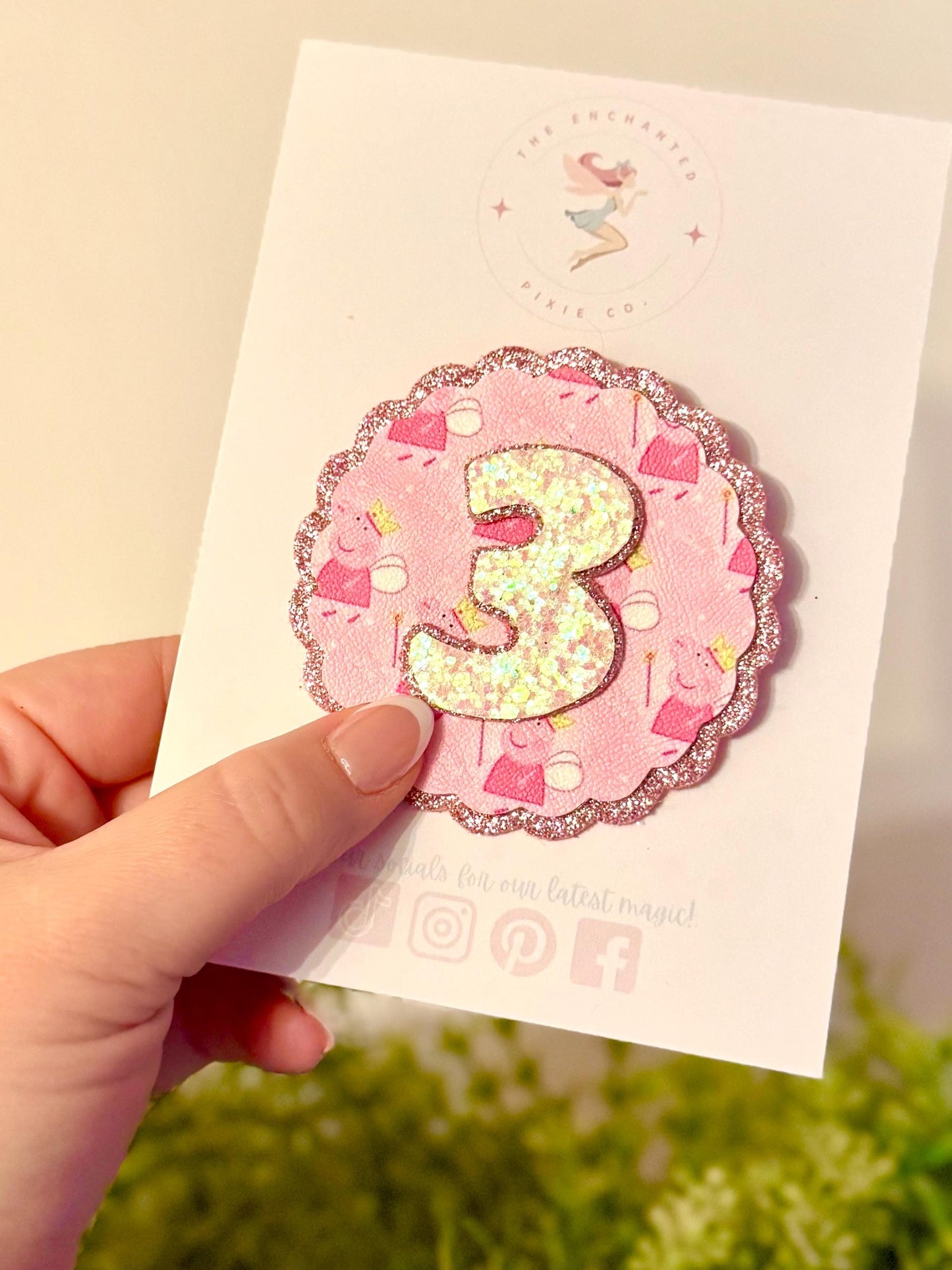 Peppa Pig pink birthday badge - Any Age