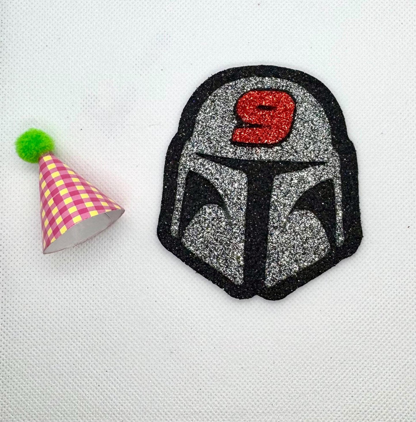 Star Wars Birthday Badge – Mandalorian Helmet Glitter Badge – Custom Age – Kids Party Outfit Accessory