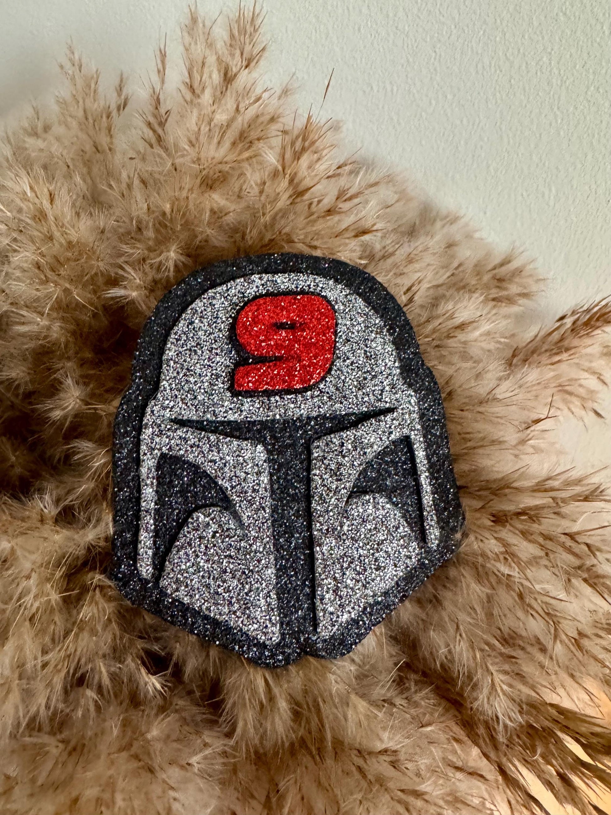 Star Wars Birthday Badge – Mandalorian Helmet Glitter Badge – Custom Age – Kids Party Outfit Accessory