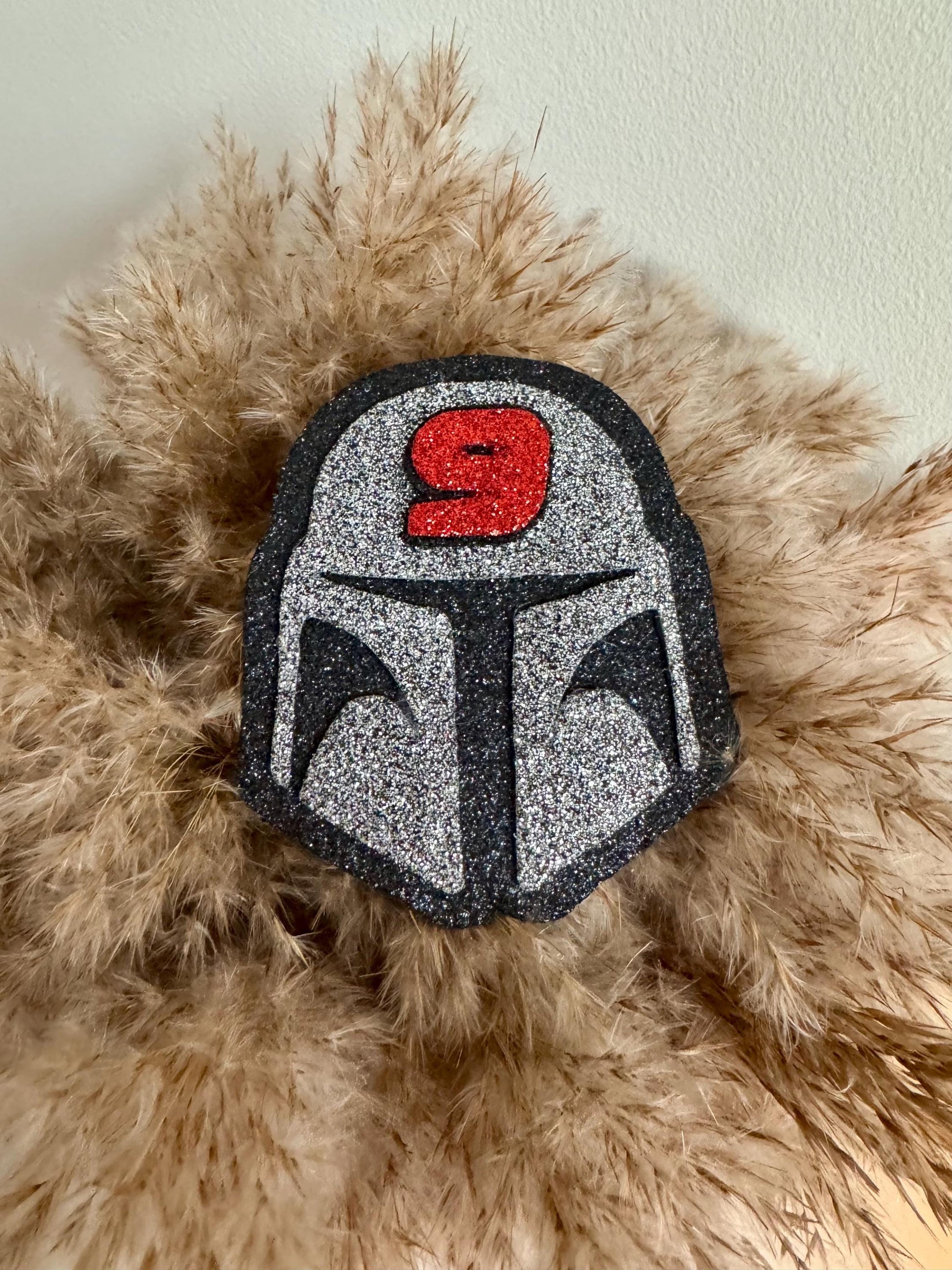 Star Wars Birthday Badge – Mandalorian Helmet Glitter Badge – Custom Age – Kids Party Outfit Accessory