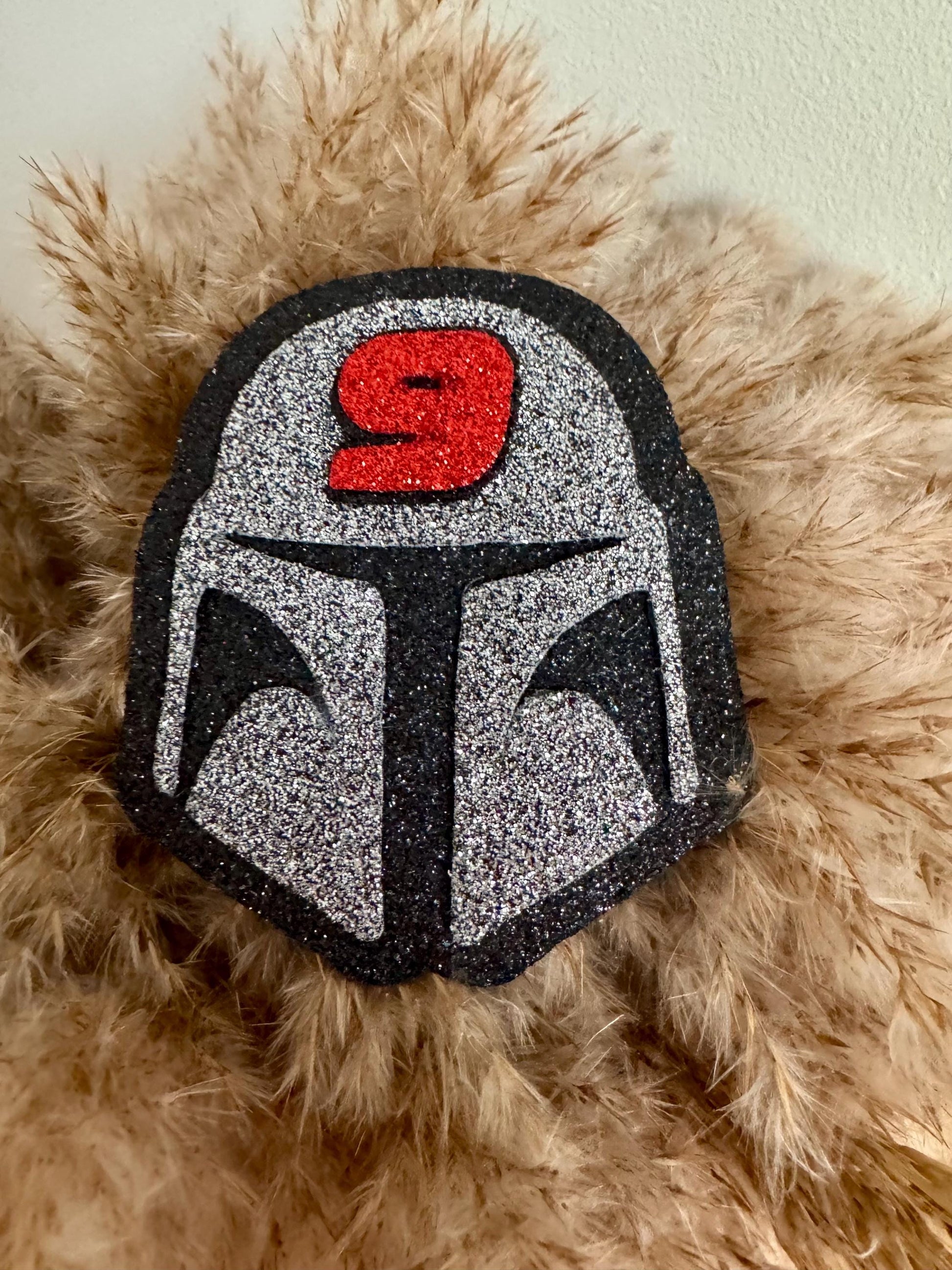 Star Wars Birthday Badge – Mandalorian Helmet Glitter Badge – Custom Age – Kids Party Outfit Accessory
